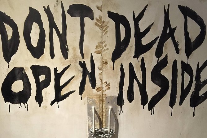 The Walking Dead: Private Film Locations Tour of Senoia - Jackson Street Bridge gives you the opening image