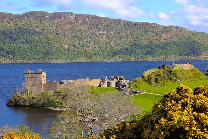 Ultimate Loch Ness Outlander Group Tour - A 60-minute Jacobite cruise across Loch Ness