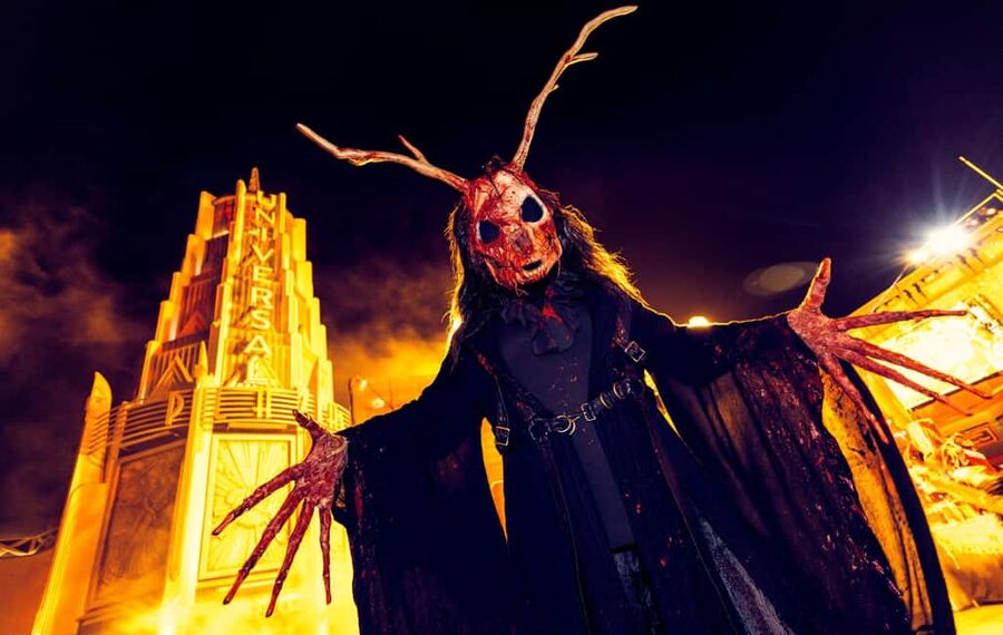 Universal Studios Hollywood: Halloween Horror Nights - Entering Universal after dark